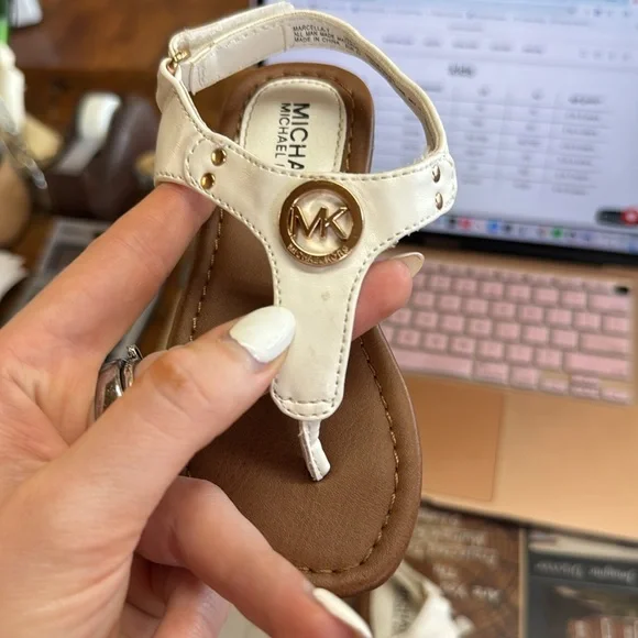 Michael Michael Kors Girls White and Brown Sandals T-Strap Design 7 NWOT